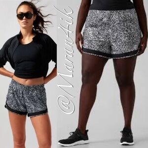 Athleta PRINTED MESH RACER RUN SHORT 4" size 3X